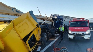 Accident mortal pe Autostrada A1 Arad-Timişoara! Două tiruri s-au lovit frontal
