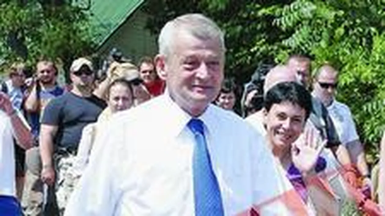 Sorin Oprescu Si PD-L conduc In sondaje