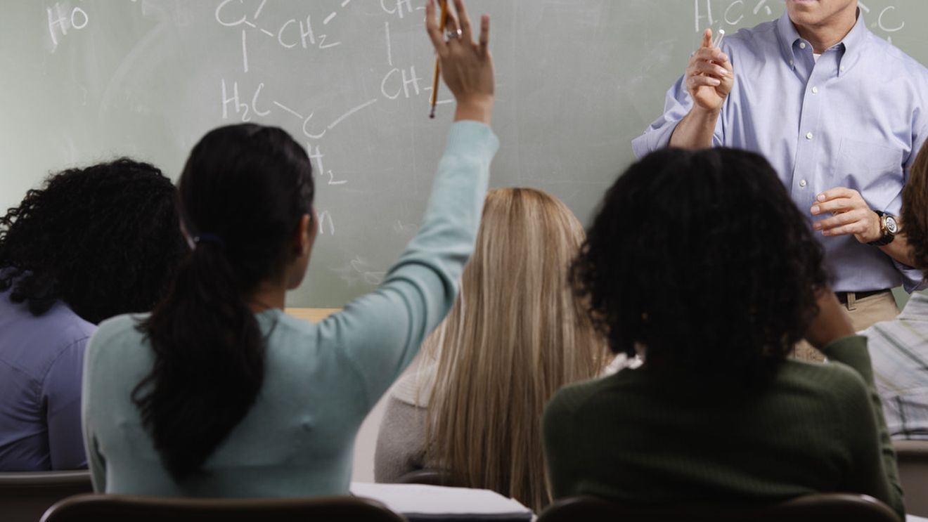 Un profesor din Buzău a murit electrocutat în timpul orelor! Scenele şocante s-au petrecut în faţa elevilor!