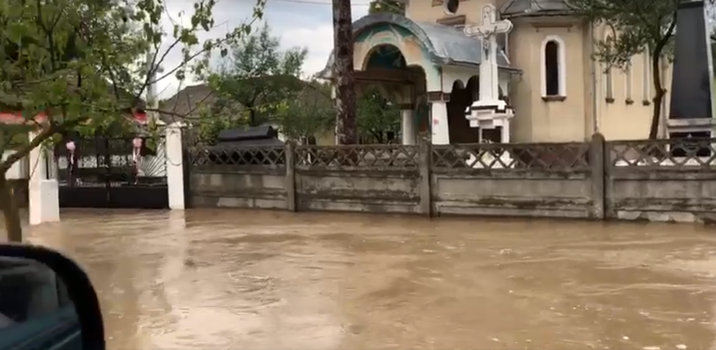 Potop în România! Imagini apocaliptice în marile orașe din țara noastră, în urma haosului meteorologic