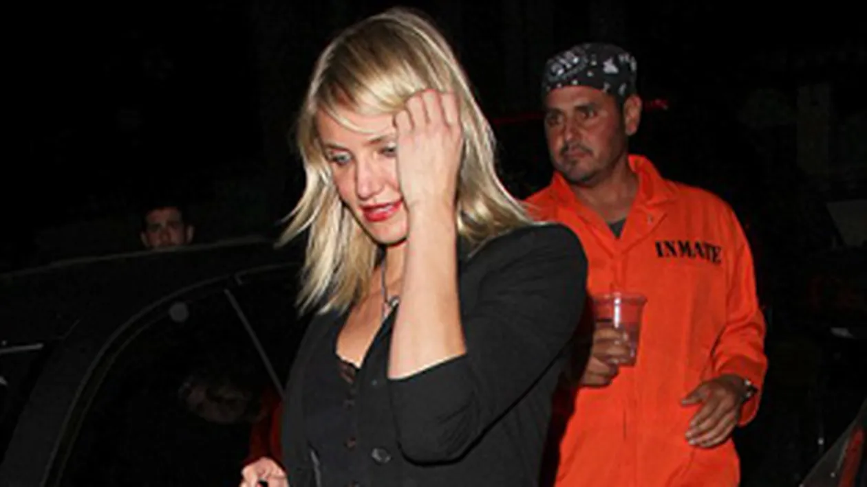 O simpatica vedeta de la Hollywood isi tine banii la cingatoare!  Vedeti aici cine si-a pus dolarii la brau