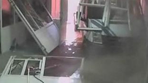 VIDEO INCREDIBIL! Scapa de moarte in fractiune de secunda!