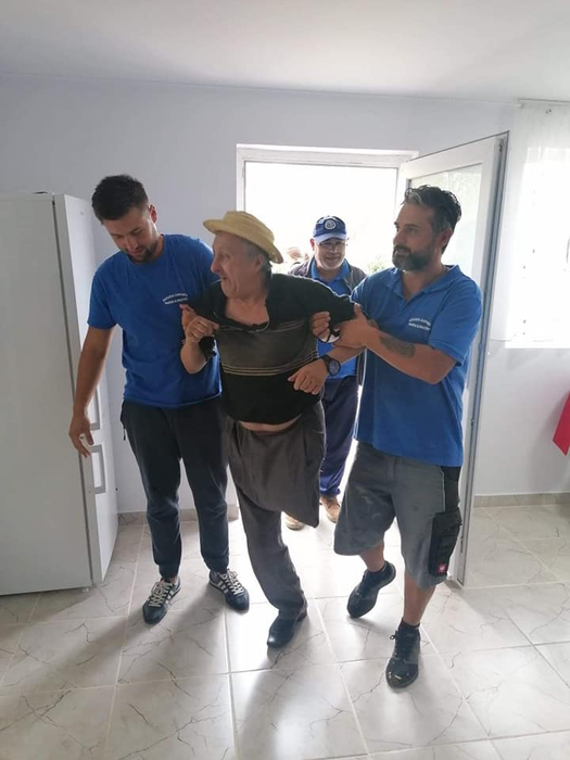 Nea Gheorghe s-a mutat în casa cea nouă