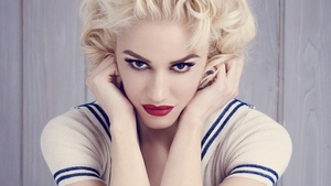 GWEN STEFANI a ajuns să fie de nerecunoscut! Aşa a apărut cântăreaţa la un eveniment