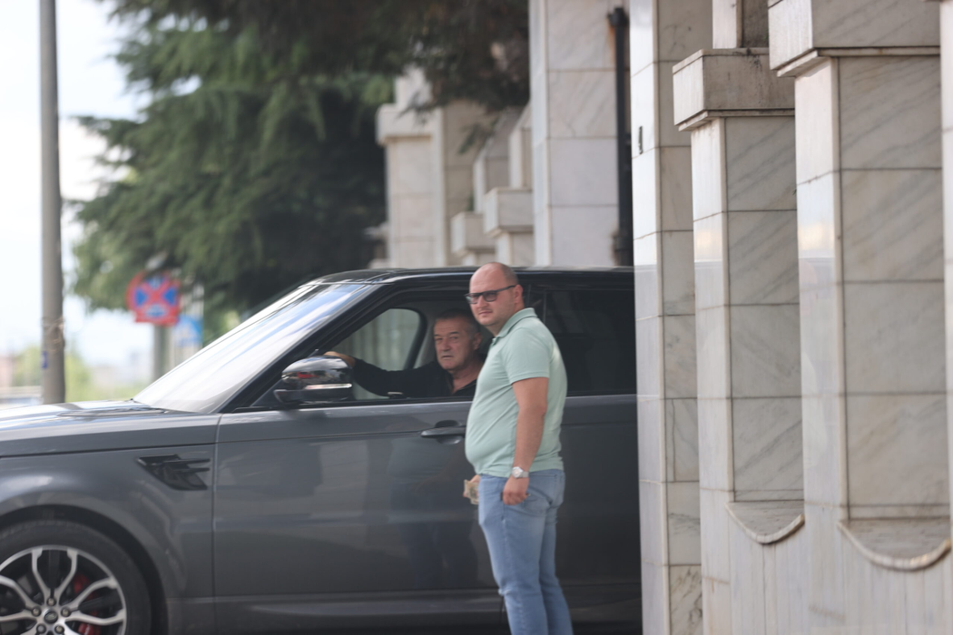 Gigi Becali a lipsit de la petrecerea dată de Giovanni, dar i-a trimis cadoul printr-un om de încredere (Foto: CANCAN.RO)