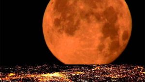 Cele 3 zodii care vor fi afectate de Super-Luna din 17 octombrie. Viața acestor nativi se va schimba radical începând de astăzi