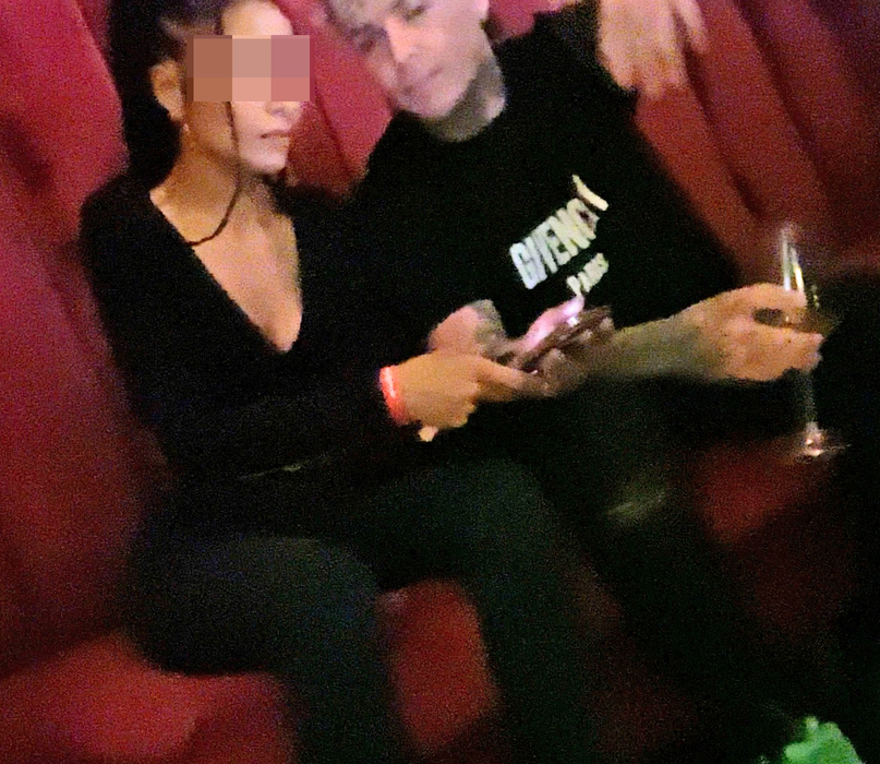 Lino Golden e foarte atent la domnișoara de lângă el/ Sursă foto: CANCAN.RO