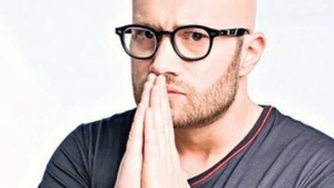 Mihai Bendeac, gest obscen pe melodia lui Dani Mocanu! Ce face actorul în izolare în Săptămâna Mare? VIDEO