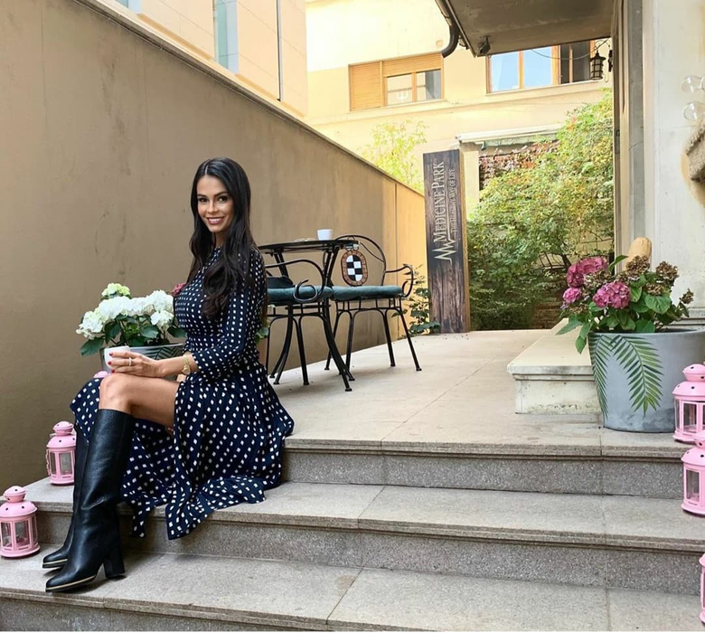 Adi Sînă a lăsat-o singură pe Anca Serea cu cei 6 copii! Anunţul făcut de brunetă