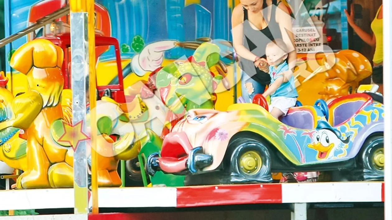 Andra isi retraieste copilaria alaturi de David! Vezi cum s-a distrat cu micutul ei, fara Catalin