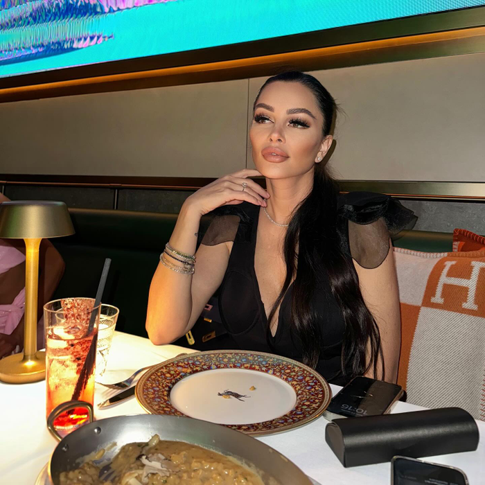 Cât costă să închiriezi o rochie de la Brigitte Pastramă / Sursa foto: Facebook