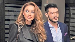 EXCLUSIV! Ultimele poze cu BIANCA DRĂGUŞANU înainte de naştere! A făcut o criză în centrul Bucureştiului. E programată pentru marţi la cezariană, însă poate naşte în orice moment