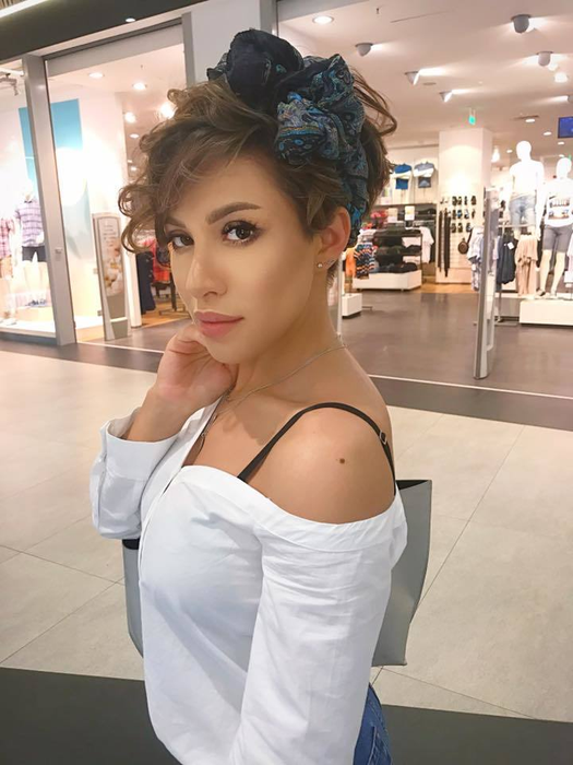 NICOLETA NUCĂ şi-a schimbat look-ul! Cum arată cântăreaţa de când a intrat în tabăra roşcatelor