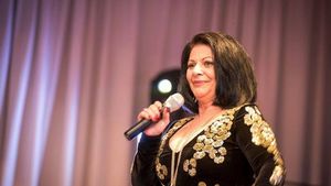 Breaking news. Elena Cârstea, acuzată în America de ”cruzime faţă de animale”!  Ce am găsit în ”cazierul” cântăreţei