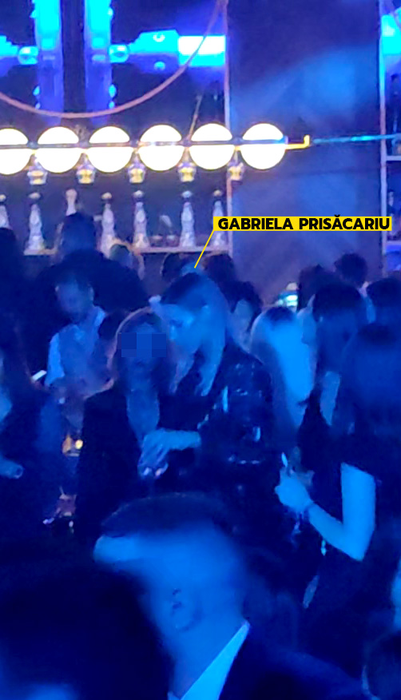 Gabriela dansează lângă o prietenă (Foto: CANCAN.RO)