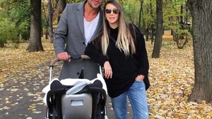 L-a ţinut ascuns 5 luni, dar aşteptarea a luat sfârşit! Adela Popescu, pictorial emoţionant cu micuţul Alexandru