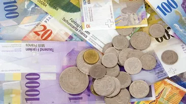 VESTI PROASTE pentru cei 200.000 de romani cu credite in franci elvetieni! Cat costa astazi 1 franc