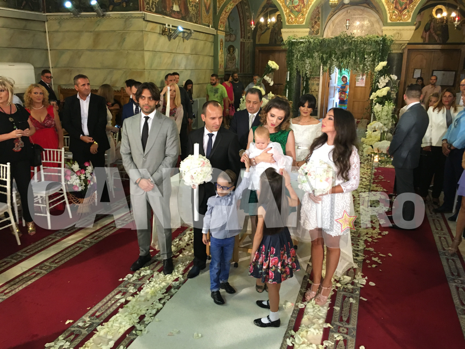 Eveniment grandios în Capitală! Primele imagini de la botezul fetiţei lui MARIAN VANGHELIE!