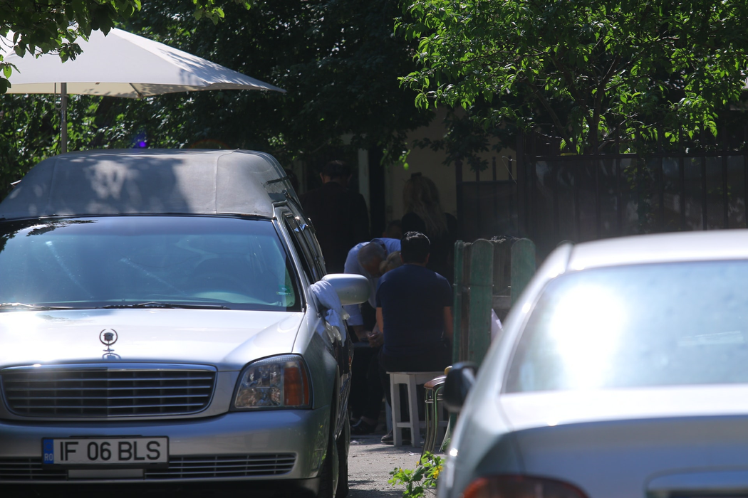 Mesajul tulburător scris pe coroana adusă de Nelu Ploieșteanu pentru fiul său mort