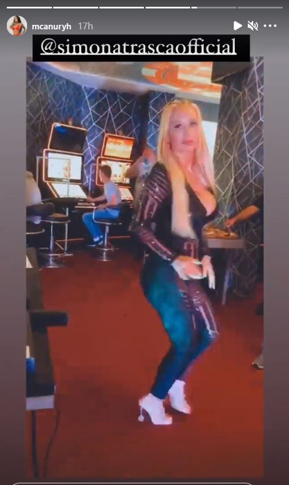 Anuryh și Simona Trașcă au făcut show într-un cazino și au fost răsplătite de clienți instant! Câți bani li s-au băgat în sutien | FOTO