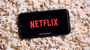 Serialul fenomen de pe Netflix care a cucerit întreaga lume. Te ține cu sufletul la gură de la început până la final