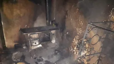 Un bărbat din Arad a ars de viu în propria casă! Cadavrul a fost...
