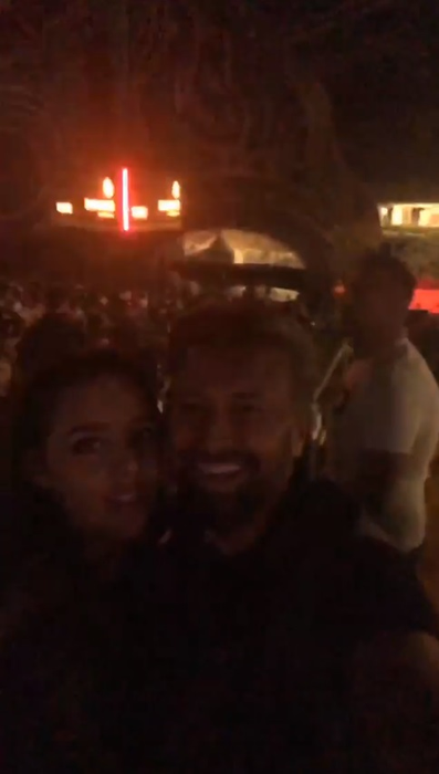 Cătălin Botezatu, sărutat cu patos de o brunetă focoasă la Untold! Imagini senzaționale din zona VIP a celebrului festival