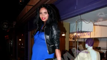 O bruneta frumusica, cu o ditamai burtica! Ghici cine e?