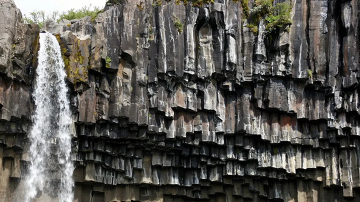 Topul celor mai frumoase 5 cascade din lume! Romania este pe PRIMUL LOC