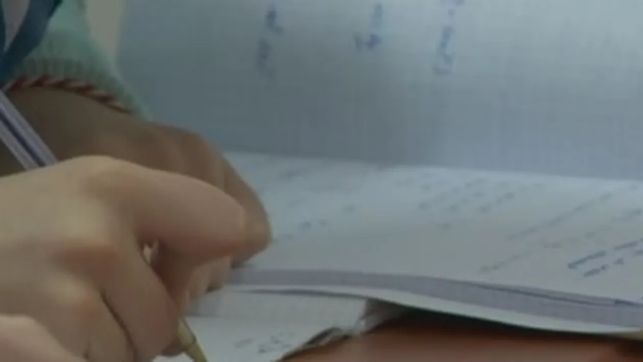 O învăţătoare din Braşov îşi umileşte şi jigneşte elevii: Eşti un gunoi! Umflatule!