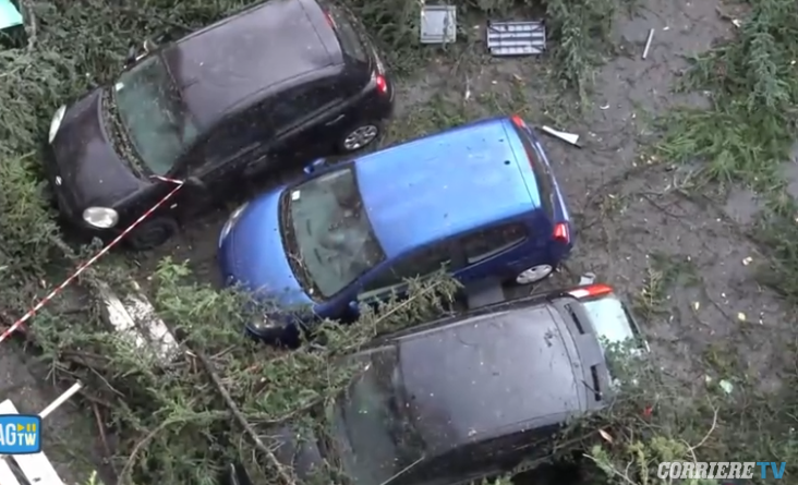Roma, lovită de o tornadă violentă! Vortexul puternic a făcut prăpăd în capitala Italiei