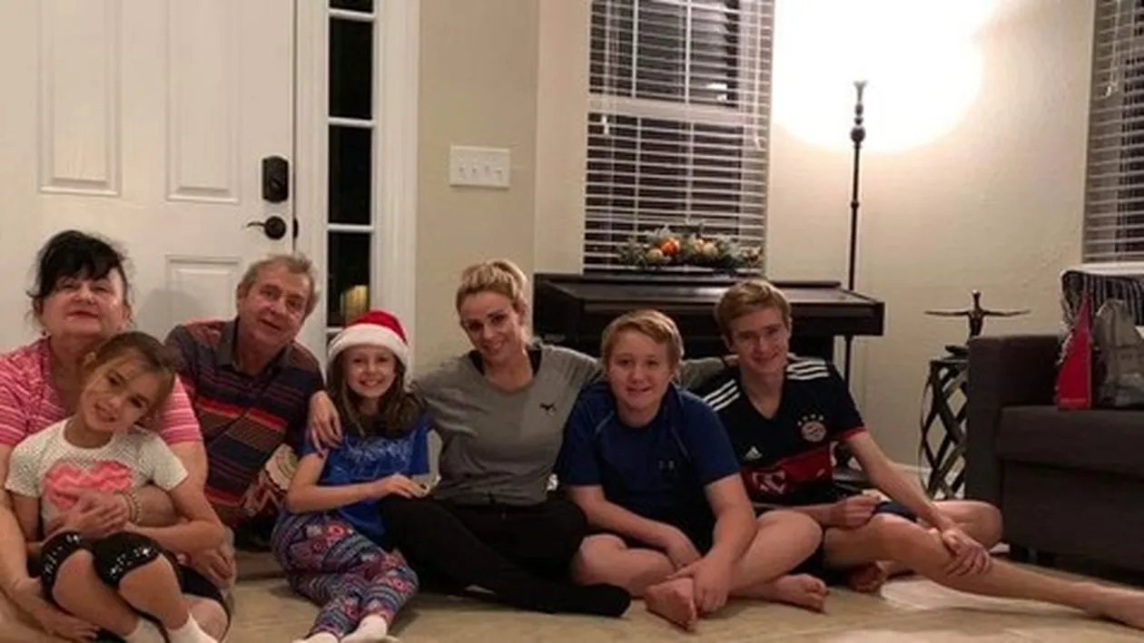 Cum l-a așteptat Catrinel Sandu pe Moș Nicolae! Așa arată noua ei familie