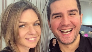 Simona Halep s-a machiat şi s-a coafat, dar SURPRIZĂ: ”Genul de fată căreia îi stă mai bine naturală”