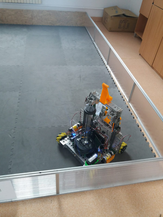 Robotul Mihaela a fost creat în 48 de ore
