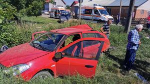 Accident teribil! O mașină a fost lovită de un tren, în Bacău! Trei persoane au decedat pe loc, iar alte două au fost transportate în stare gravă la spital