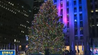 VIDEO Nebunie de culori la New York! Rockefeller Center s-a luminat pentru Craciun!