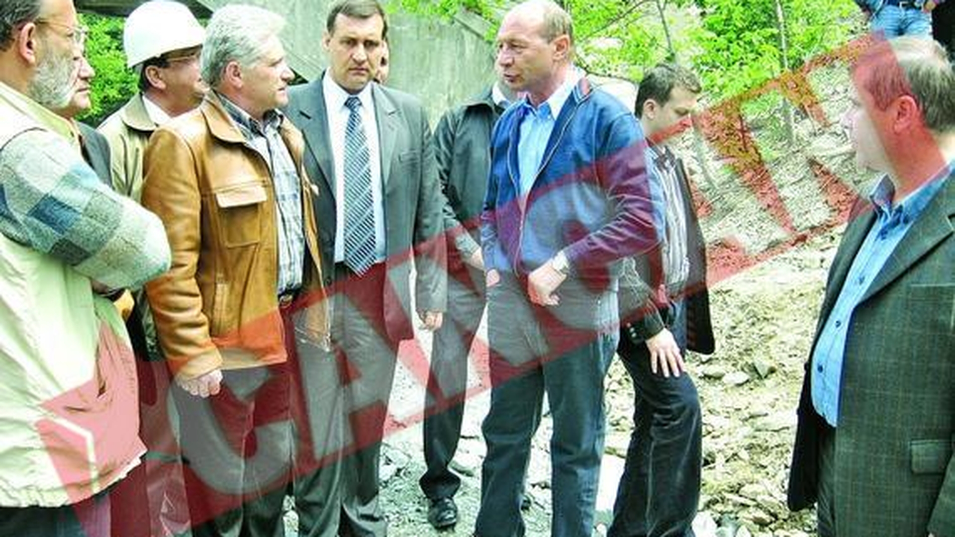 Presedintele a "sfintit" podul de la Lainici