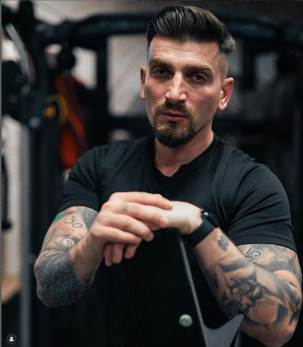 Actorul a fost prins de către iubita fotomodel. (sursa foto: INSTAGRAM.COM)