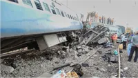 Tragedie de proporţii majore! Peste 30 de morţi şi 50 de răniţi după ce a deraiat un tren