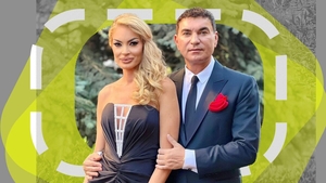 A luat-o pe Valentina Pelinel de mână și... Cristi Borcea nu se poate despărți de hotelul pe care l-a vândut cu nouă milioane de euro!