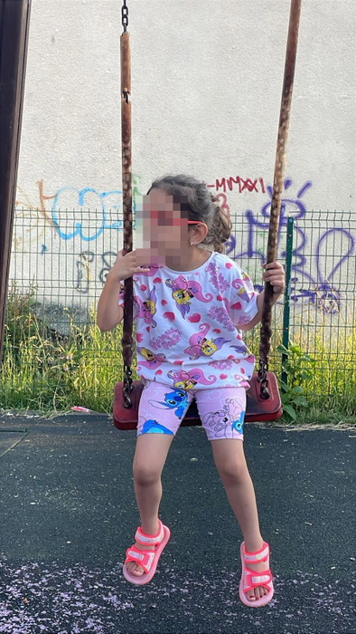 Maria a rămas cu probleme de sănătate mari din cauza traumelor suferite la naștere foto: arhivă personală