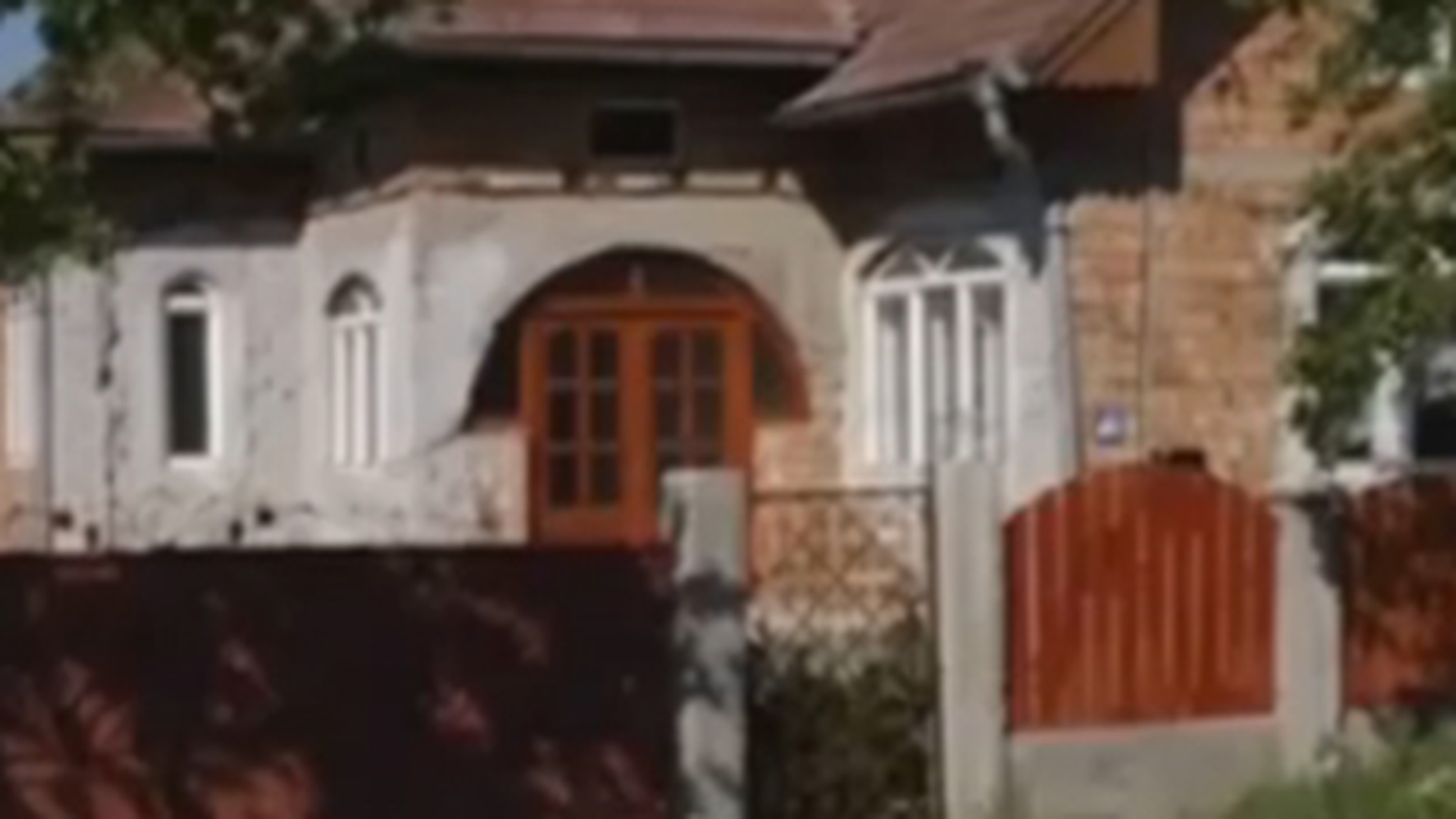Un copil de un an a fost lasat singur acasa doua zile