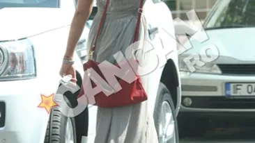 Iulia Vantur, mandra si in siguranta in noua sa masina. Totusi, i-a scapat un amanunt!