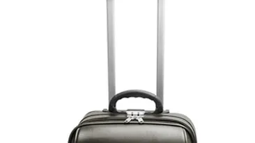 Fac orice pentru bani: Stau o saptamana legati cu catuse de un geamantan ca sa castige 20.000 de dolari!