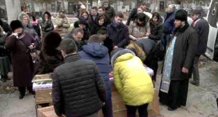Primele imagini de la înmormântarea Anastasiei Cecati! Rudele și prietenii, împietriți de durere
