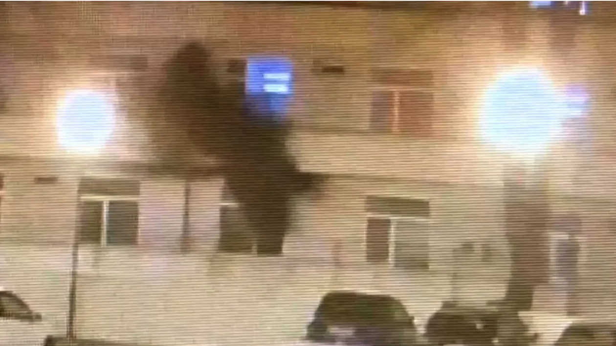 Momentul în care izbucnește incendiul la ”Matei Balș” a fost filmat! Fumul negru iese, cu presiune, printr-un geam