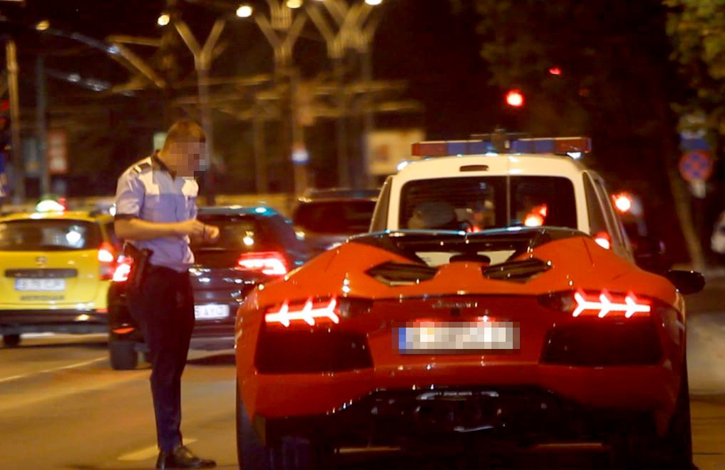 Mașina lui Adi Minune a fost oprită de un echipaj de la Poliția Rutieră pentru un control de rutină