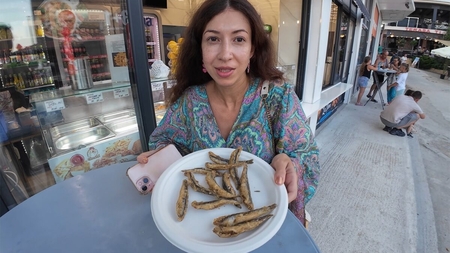 Câți bani a plătit această turistă pentru o porție cu doar 12 hamsii, în Eforie Nord: "Se pare că asta-i mâncare de lux"