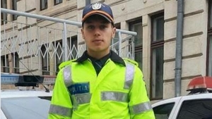 Scena de coșmar pe care Andrei, elev al Școlii de Agenți de Poliție, a văzut-o în oglida retrovizoare: mașina ardea! I-a salvat pe toți!