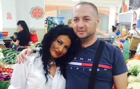 A renunţat la straiele ţigăneşti şi a mers la piscină! Aşa arată ANCA DE LA STREHAIA în costum de baie